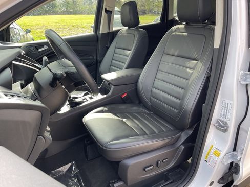 Used 2019 Ford Escape Titanium image 8