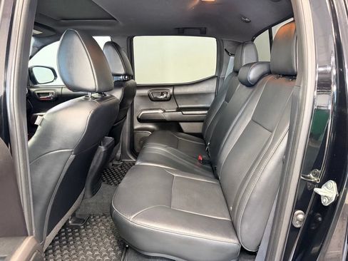 Used 2020 Toyota Tacoma Limited AWD/4WD image 4