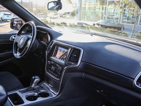 Used 2019 Jeep Grand Cherokee Laredo image 22