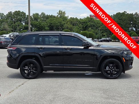 Used 2024 Jeep Grand Cherokee Altitude AWD/4WD image 6