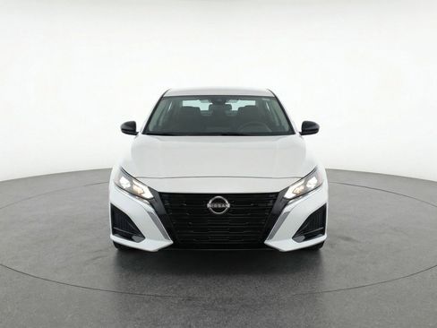 Used 2025 Nissan Altima 2.5 SV image 2