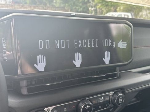 New 2025 Jeep Wrangler Unlimited Rubicon w/ XTREMEE 35" Tire Package image 25