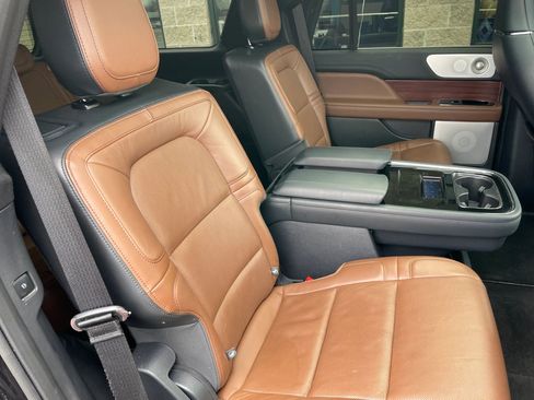 Used 2023 Lincoln Navigator Reserve AWD/4WD image 30