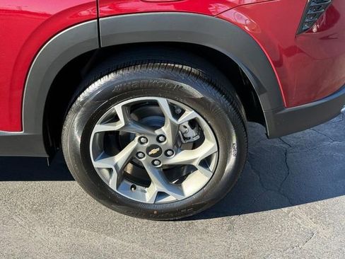 Used 2025 Chevrolet Trax LT w/ LT Convenience Package image 4