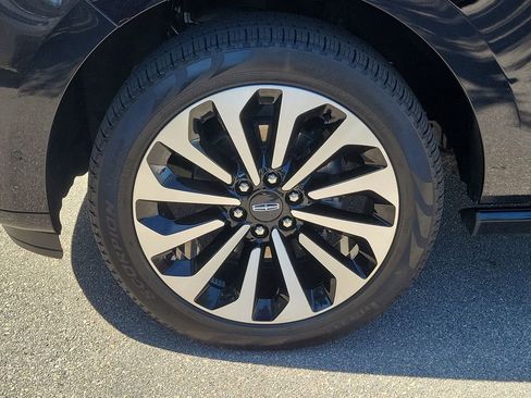 Used 2024 Lincoln Navigator L Reserve AWD/4WD image 11
