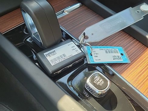 Used 2022 Volvo S60 B5 Momentum w/ Premium Package image 25