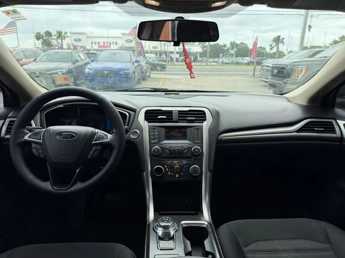 Used 2018 Ford Fusion SE FWD image 10