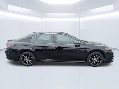 Used 2023 Toyota Camry SE FWD image 2