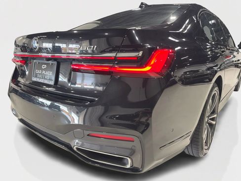 Used 2022 BMW 750i xDrive w/ M Sport Package image 12