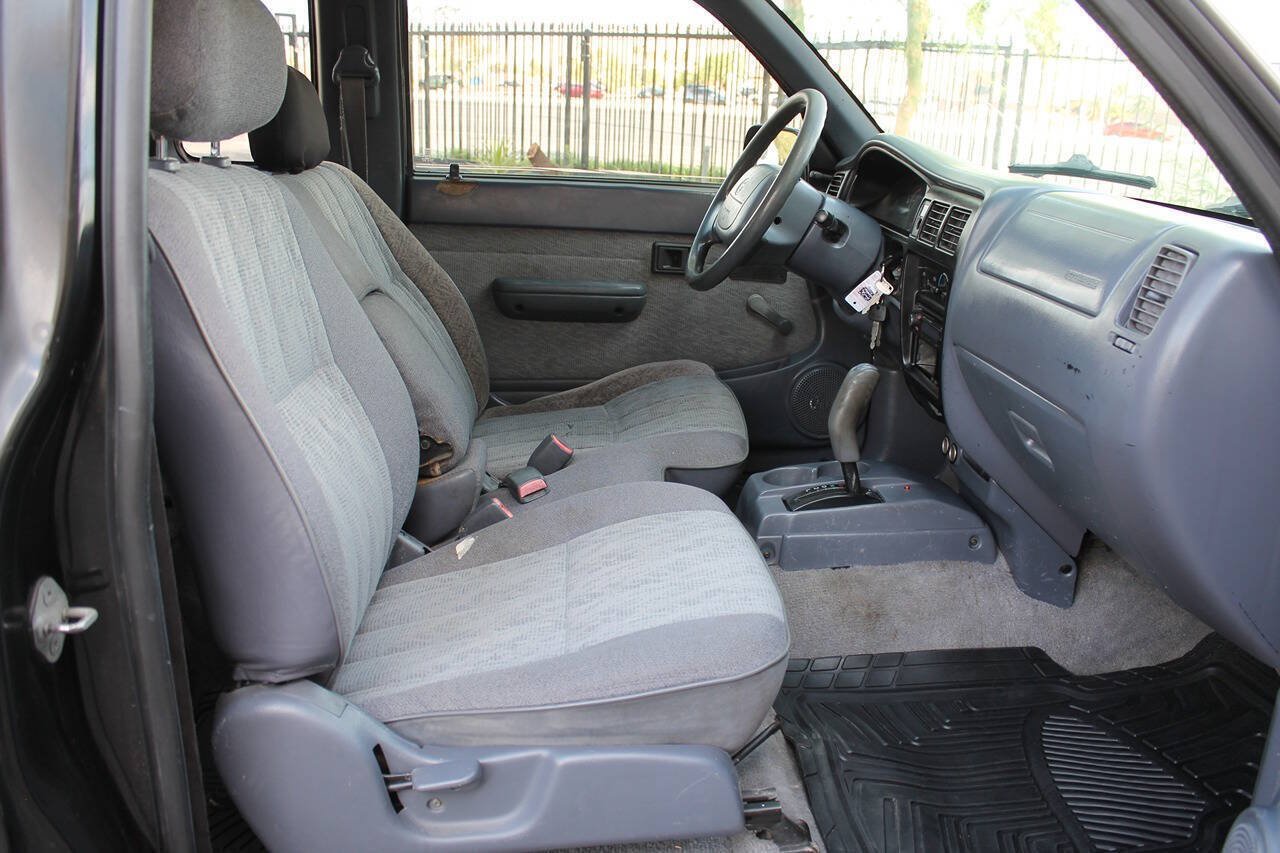 Used 2000 Toyota Tacoma PreRunner w/ Value Pkg RWD image 27