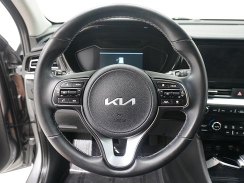 Used 2022 Kia Niro Touring Special Edition FWD image 17