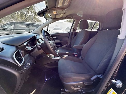 Used 2022 Chevrolet Trax LS w/ Tint and Cruise Package image 20