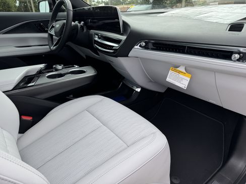 New 2026 Cadillac Lyriq Luxury image 13