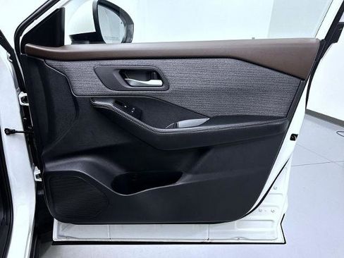 Certified 2023 Nissan Rogue SV FWD image 16