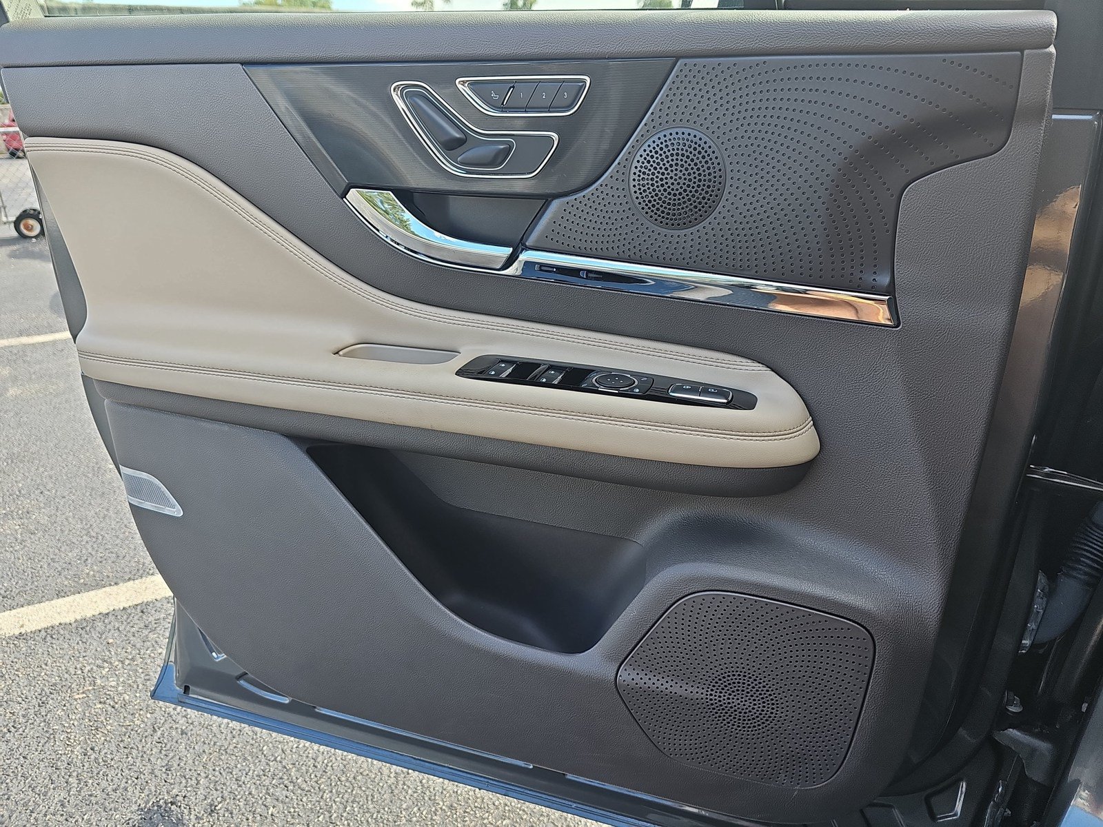 Used 2023 Lincoln Corsair FWD image 31