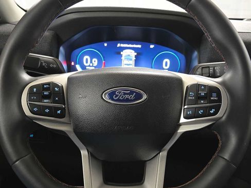 Used 2025 Ford Explorer Active AWD/4WD image 25