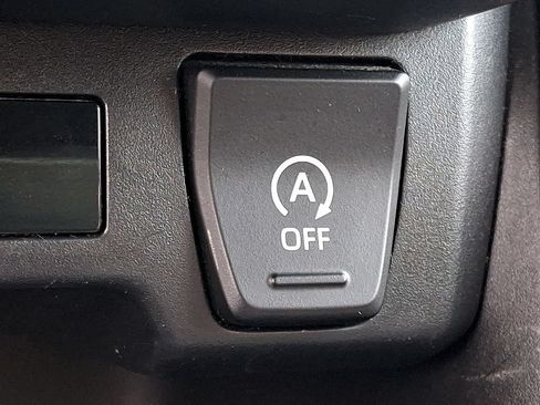 Used 2020 Toyota RAV4 LE AWD/4WD image 24