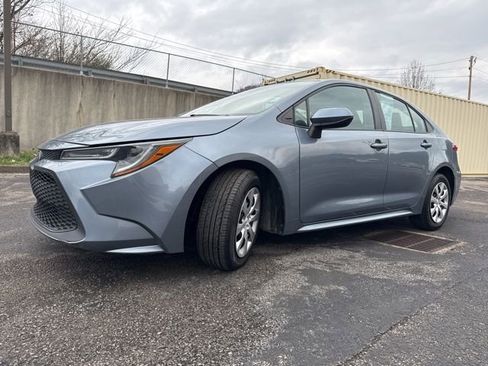 Used 2022 Toyota Corolla LE image 3