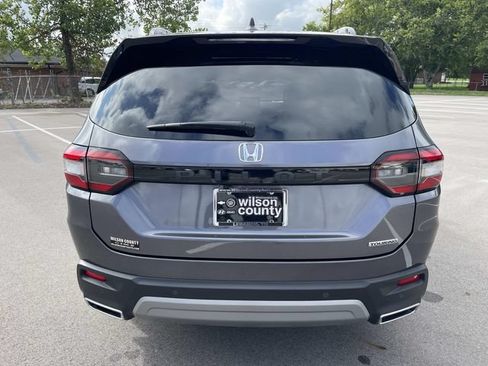Used 2025 Honda Pilot Touring image 4