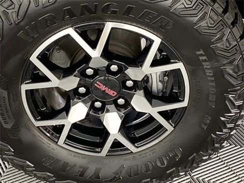 Used 2024 GMC Canyon AT4X image 26