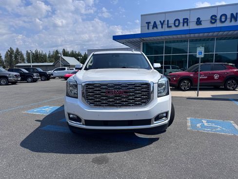 Used 2019 GMC Yukon XL Denali w/ Denali Ultimate Package AWD/4WD image 2