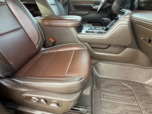 Used 2024 GMC Sierra 2500 Denali w/ Denali Reserve Package image 10