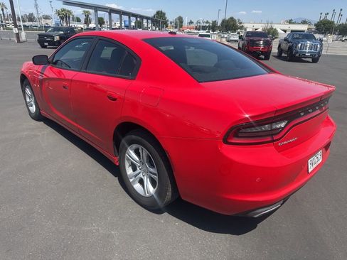 Used 2022 Dodge Charger SXT RWD image 3