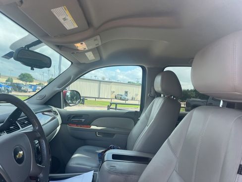 Used 2013 Chevrolet Suburban LT RWD image 7