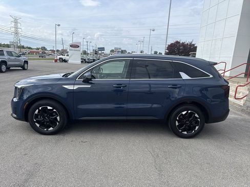 Used 2025 Kia Sorento S FWD image 6