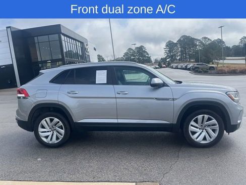 Used 2022 Volkswagen Atlas Cross Sport SE w/ Panoramic Sunroof Package FWD image 5