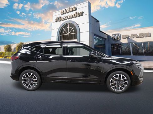 Used 2025 Chevrolet Blazer RS image 2