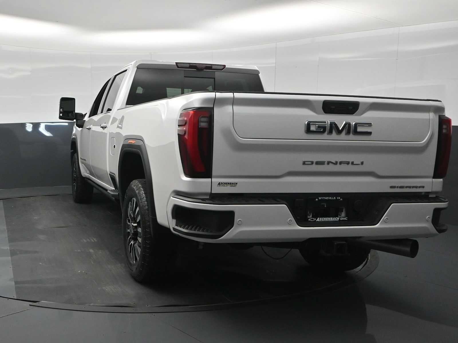 Used 2025 GMC Sierra 2500 Denali Ultimate w/ Max Trailering Package AWD/4WD image 8