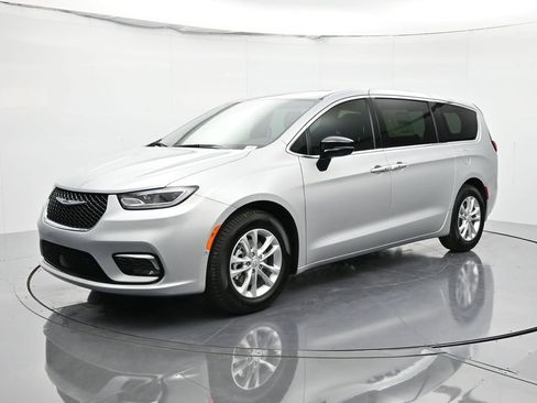 New 2026 Chrysler Pacifica Select image 1
