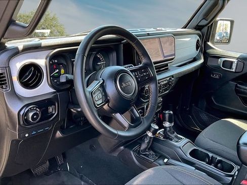 Used 2024 Jeep Wrangler Unlimited AWD/4WD image 16