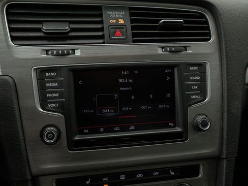 Used 2016 Volkswagen Golf S image 18