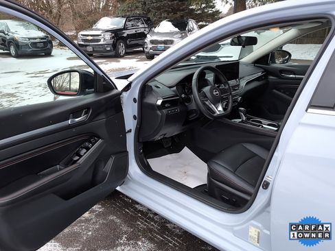 Used 2023 Nissan Altima 2.5 SR w/ SR Premium Package image 14