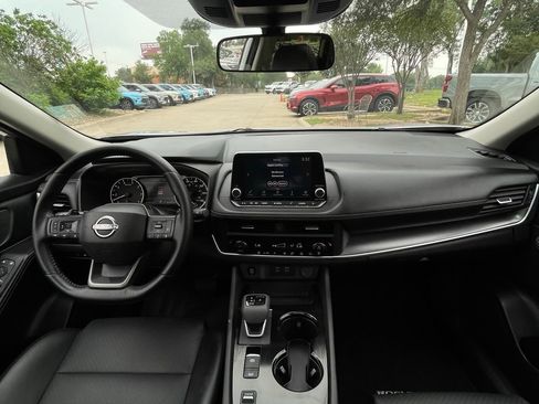 Used 2025 Nissan Rogue SV w/ SV Premium Package FWD image 10