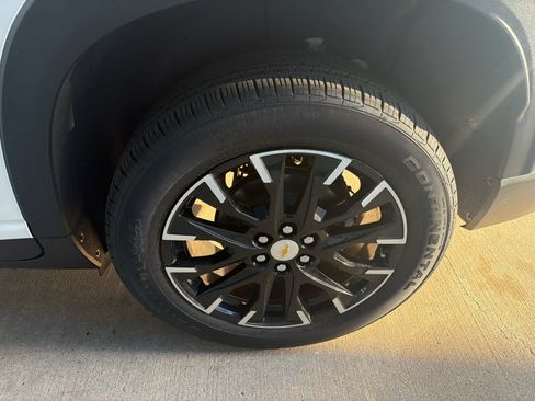 New 2026 Chevrolet Traverse LT w/ Sun and Wheel Package FWD image 12