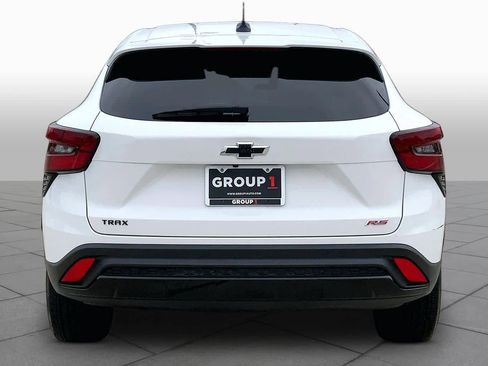 Used 2025 Chevrolet Trax RS w/ Sunroof Package FWD image 5