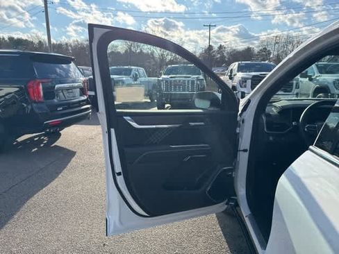 New 2026 GMC Acadia Denali w/ Super Cruise Package image 17