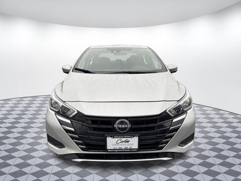 Used 2023 Nissan Versa SV image 2