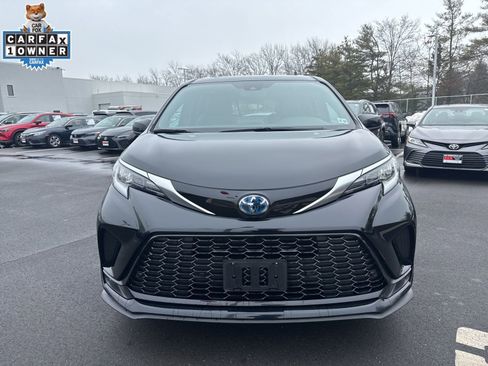 Used 2023 Toyota Sienna XSE w/ XSE Plus Package image 2