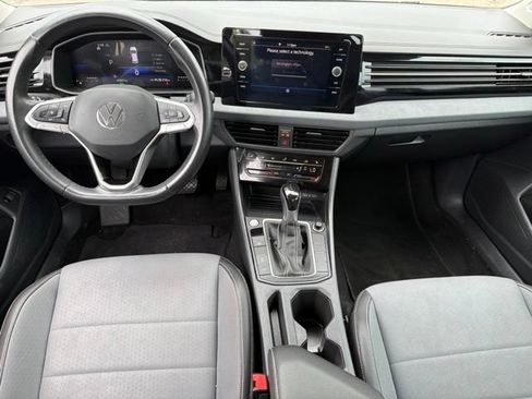 Used 2025 Volkswagen Jetta SE FWD image 31