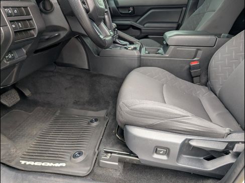 Used 2025 Toyota Tacoma SR image 9