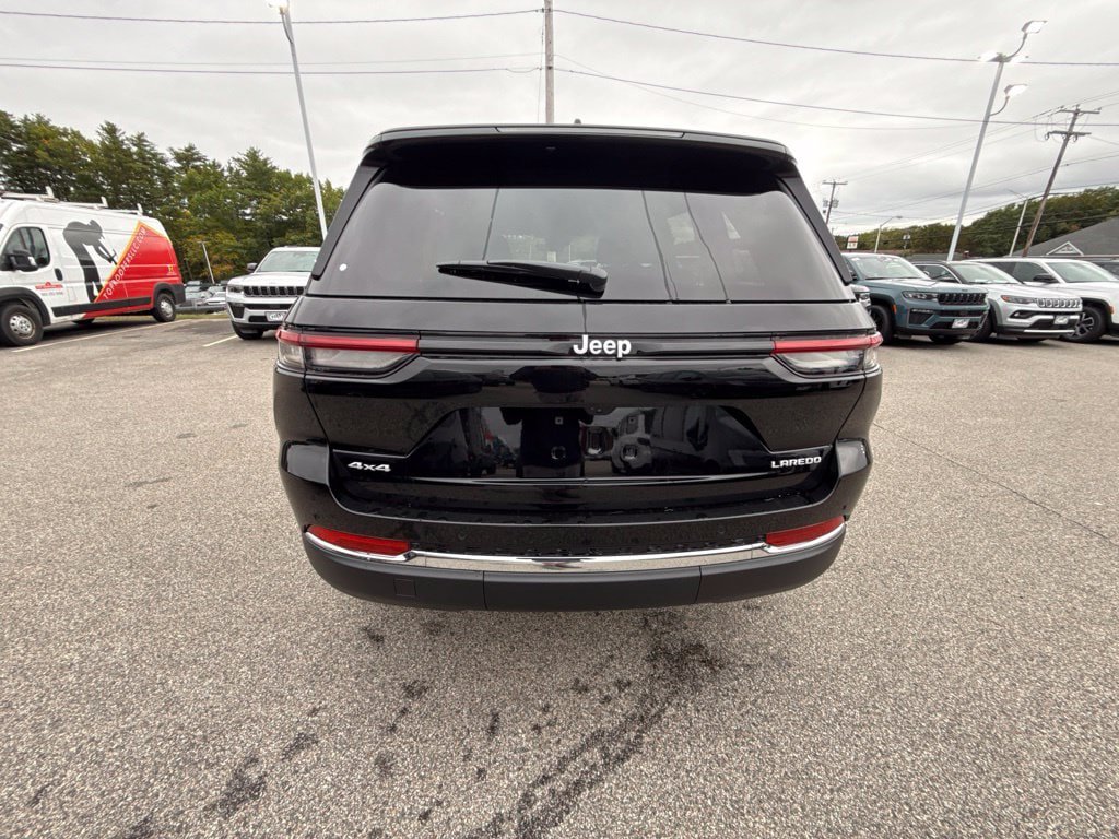 New 2027 Jeep Grand Cherokee Laredo X AWD/4WD image 4
