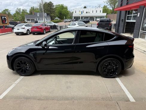 Used 2023 Tesla Model Y Long Range AWD/4WD image 17