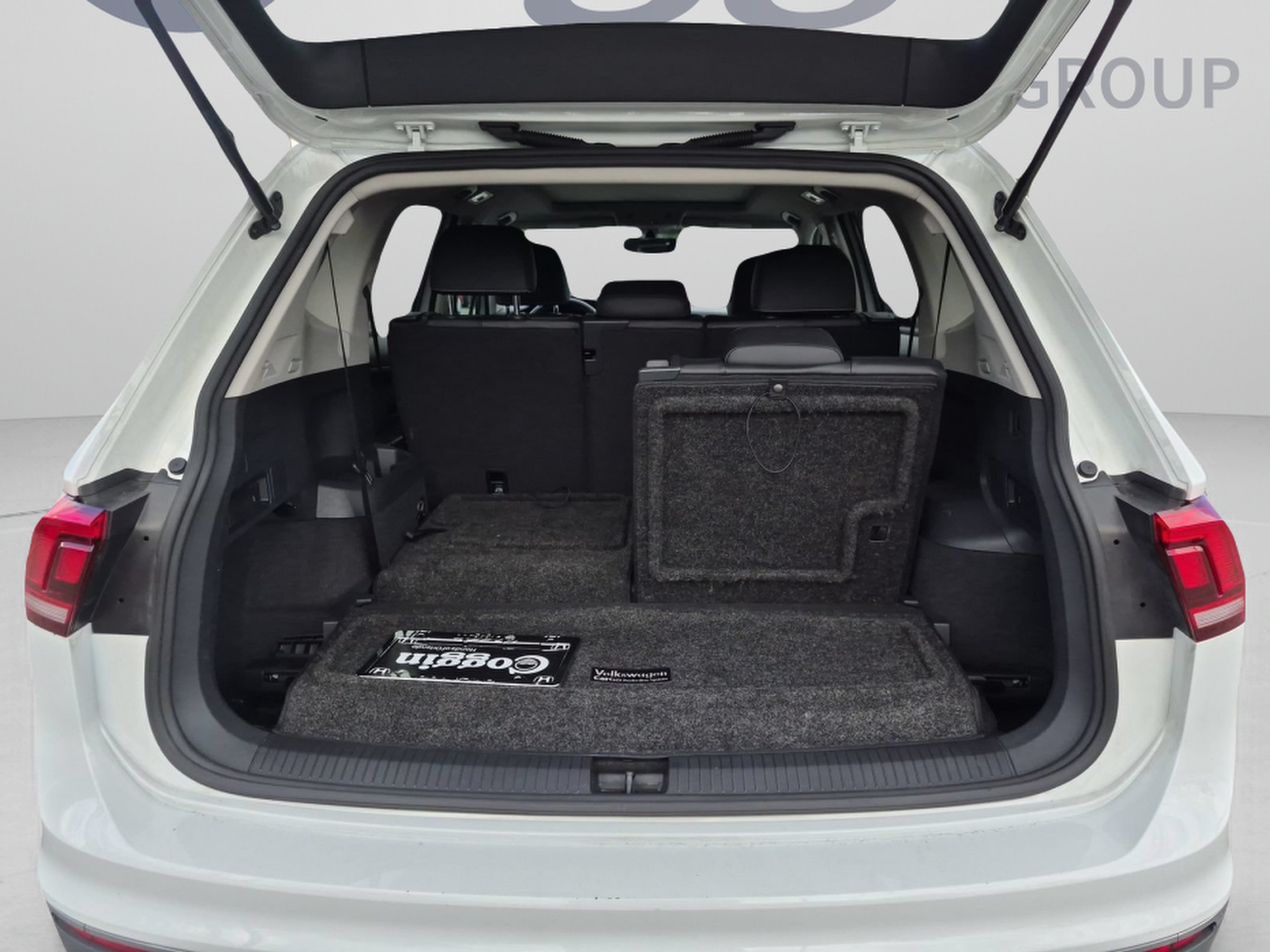 Used 2021 Volkswagen Tiguan SE w/ Panoramic Sunroof Package FWD image 30