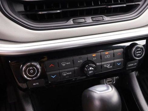Used 2025 Jeep Compass Limited AWD/4WD image 17