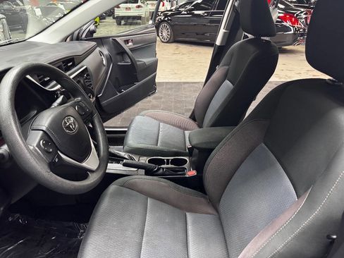 Used 2017 Toyota Corolla LE image 32