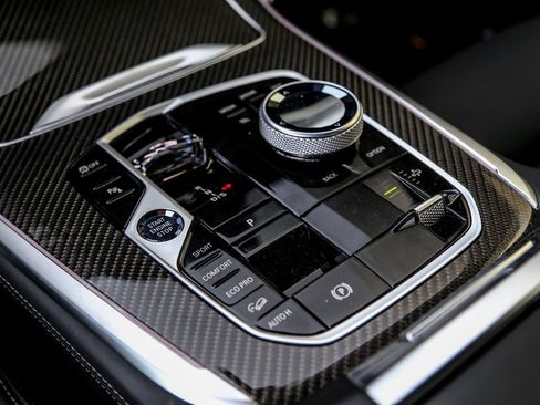 New 2026 BMW X7 M60i image 14